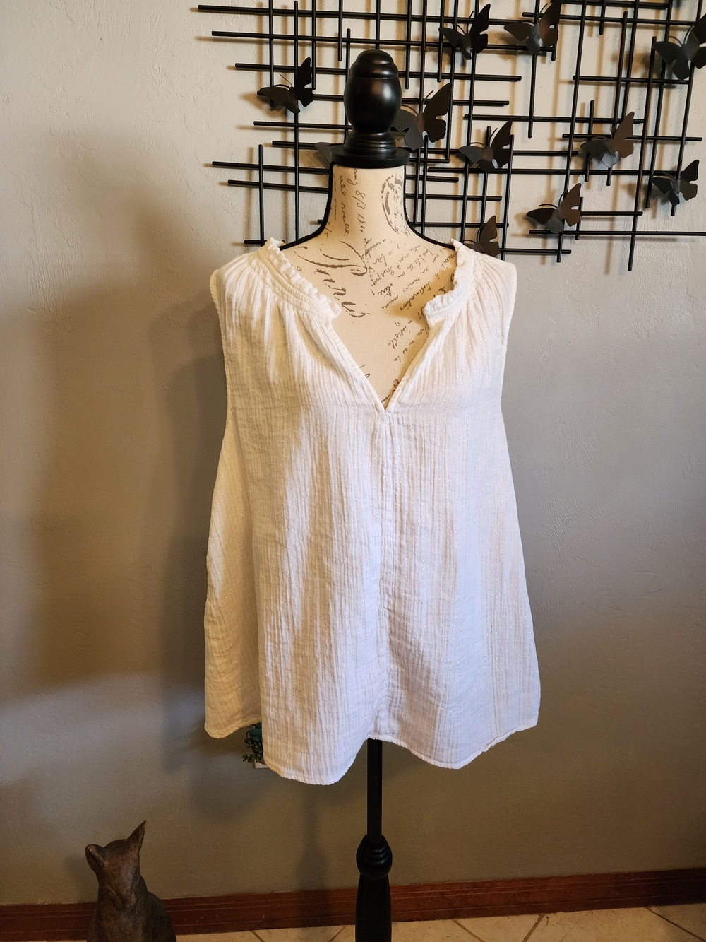 GAP White And Silver Sleeveless V-Neck Gauze Tunic